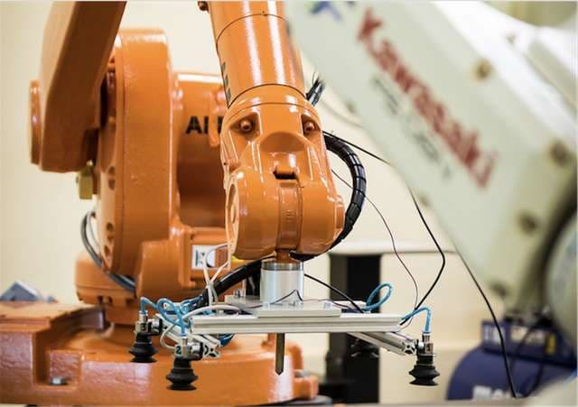 Rozwój narzędzi robotów współpracujących przy kooperacji uczelni Finger Lakes oraz New Scale Robotics